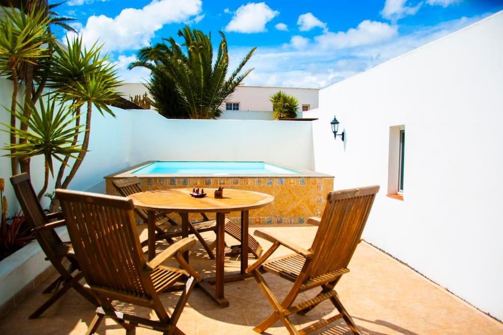 Guimes Pool House Holiday home *